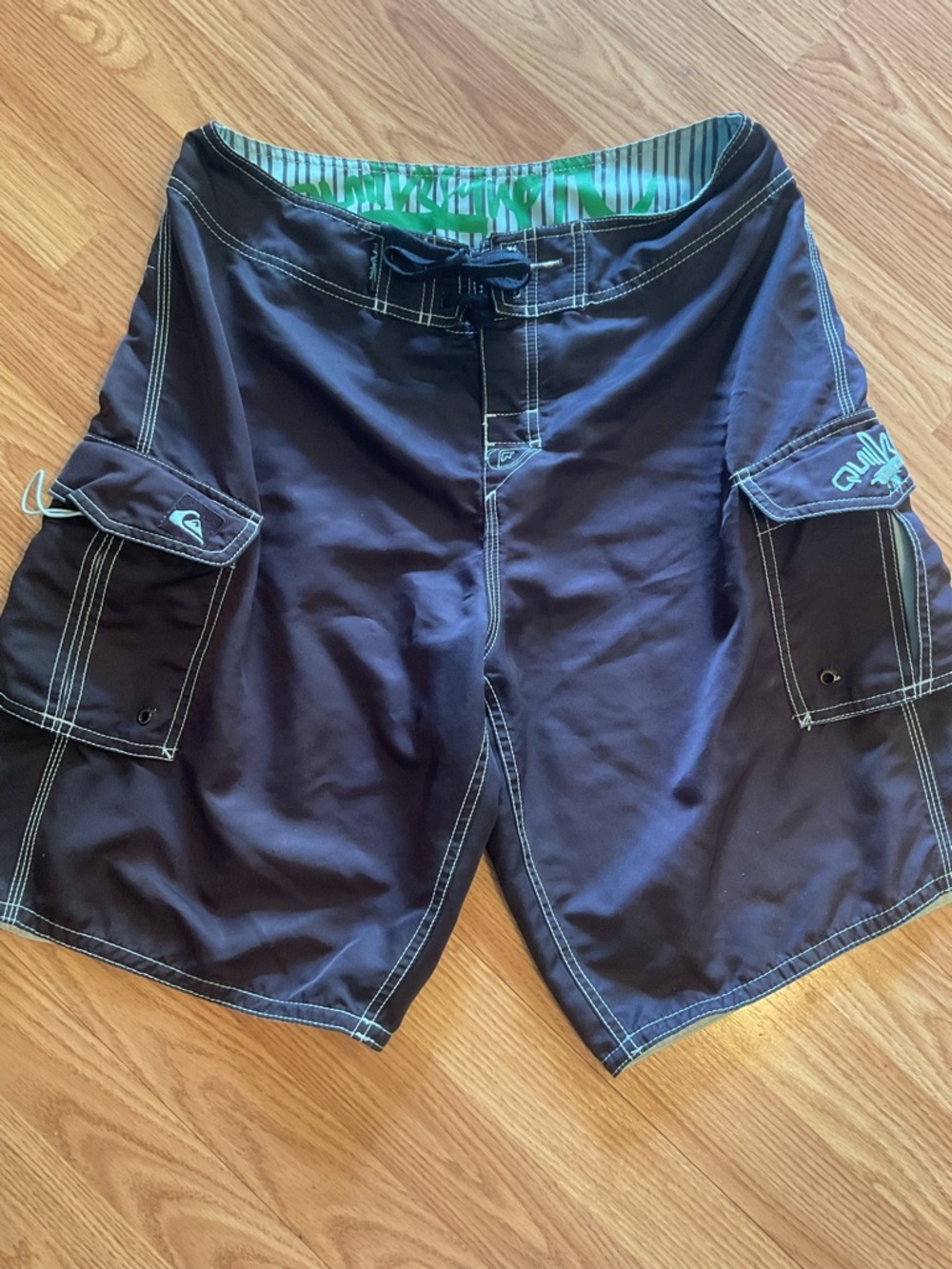 Quiksilver Men's Navy Cargo Board /Shorts with Green Lined Waist 32X10